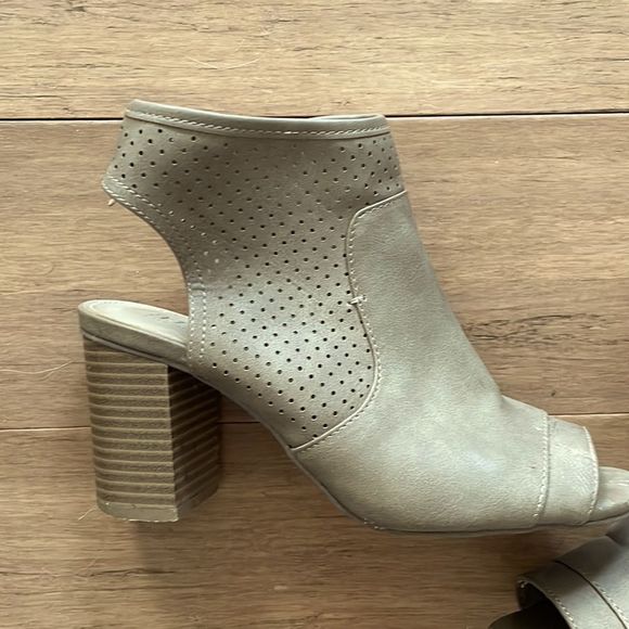 a.n.a. Memory Foam Zip Peep Toe Block Heel Booties - Picture 6 of 13